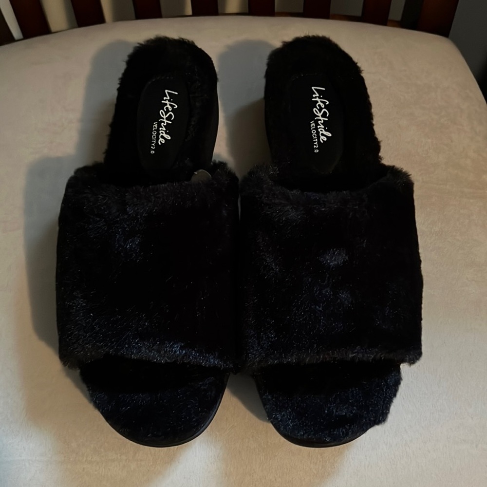 NWT black plush slippers by LifeStride